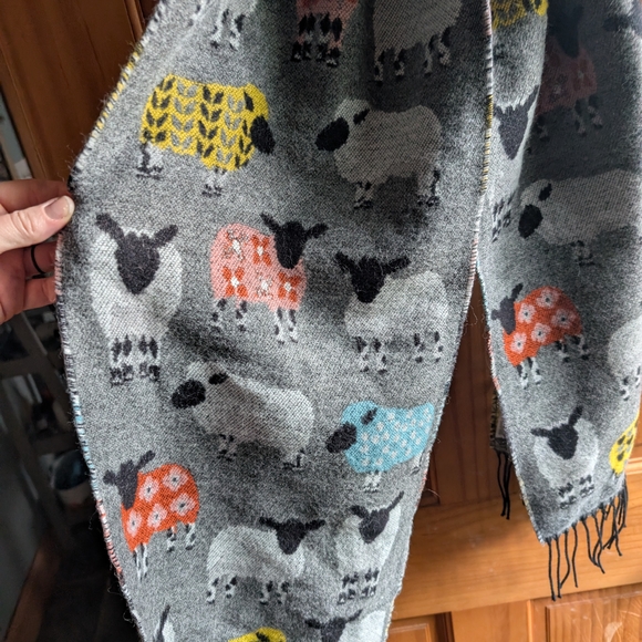 Colorful Sheep Pattern Scarf - Picture 4 of 6